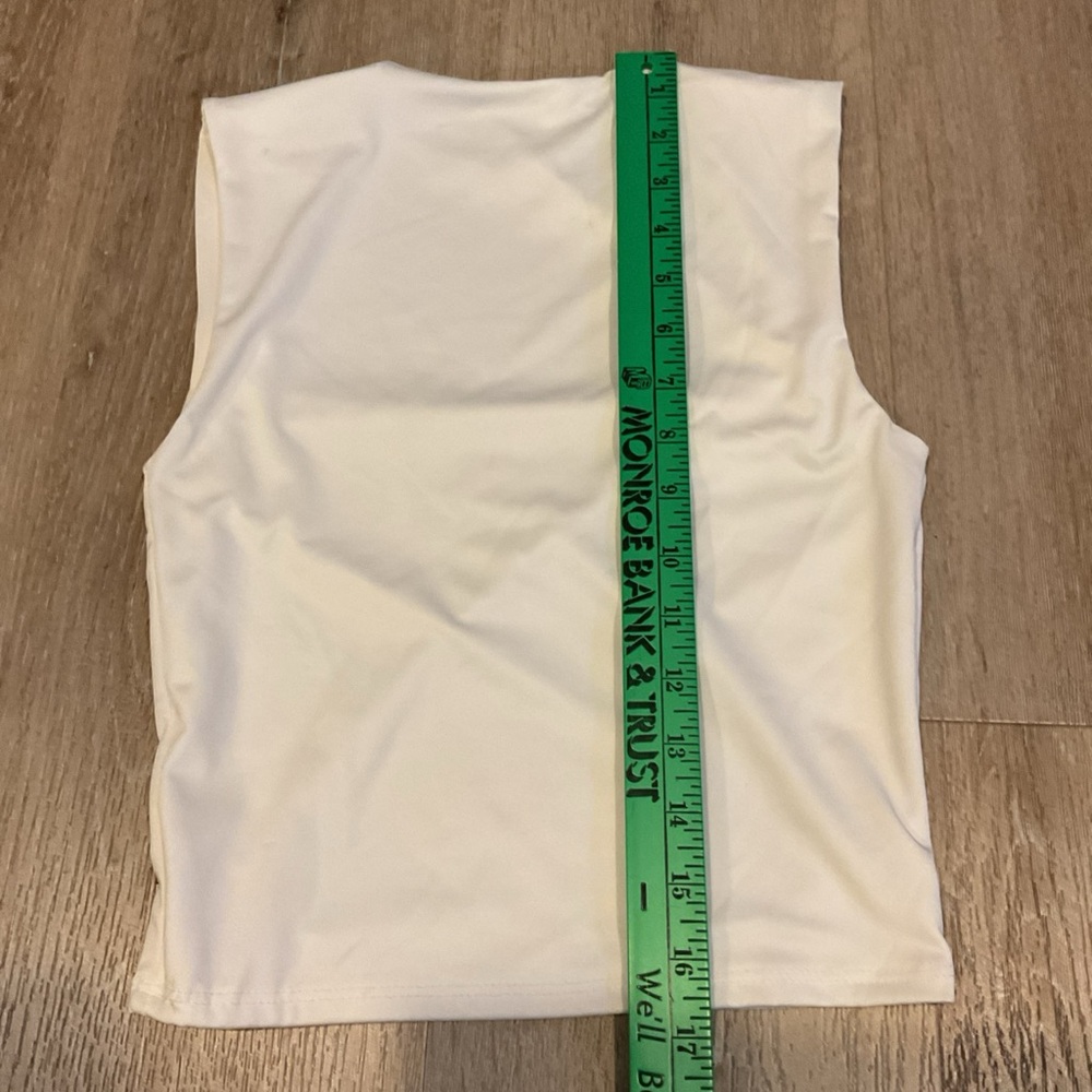Live in the Moment - Elegant Cream Sleeveless Top - Ladies Size Small - Picture 8 of 9